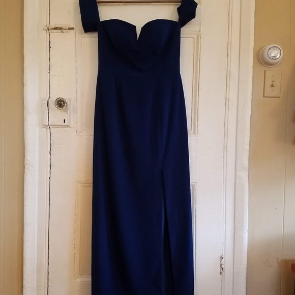 Aidan Mattox Column Crepe Gown with Arm Cuffs - Picture 2 of 7